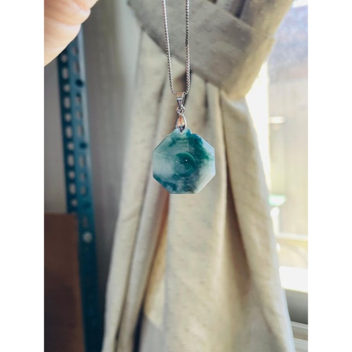 天然A貨緬甸玉 冰藍飄花藏金太極小八卦翡翠玉墜 白冰底色 滿滿過底藍花點綴雙面 小巧易配戴-細節圖8