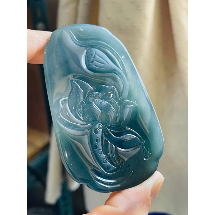 天然A貨翡翠 高冰危綠雙色精雕千手觀音翡翠佛牌 滿綠漸層雙色冰種瓜料 磨砂精開慈悲莊嚴法像-細節圖4