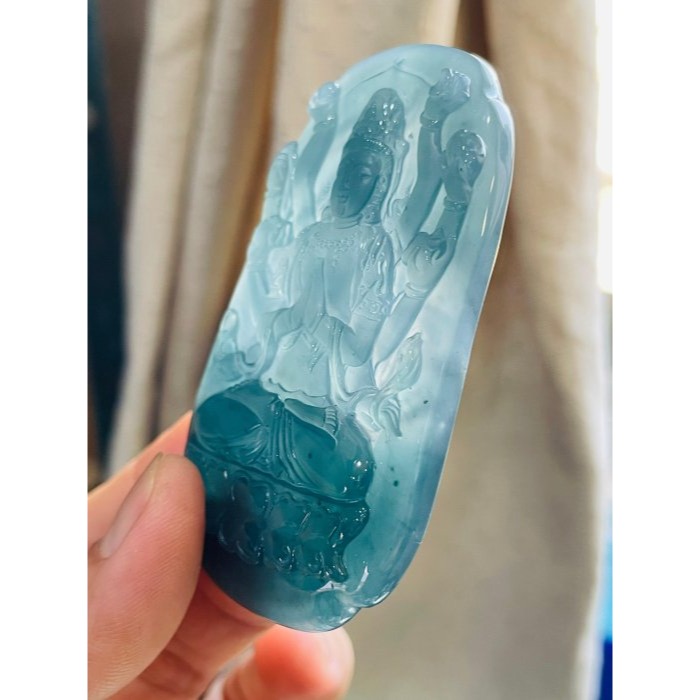 天然A貨翡翠 高冰危綠雙色精雕千手觀音翡翠佛牌 滿綠漸層雙色冰種瓜料 磨砂精開慈悲莊嚴法像-細節圖6