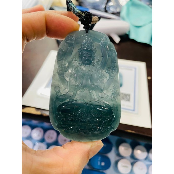 天然A貨翡翠 高冰危綠雙色精雕千手觀音翡翠佛牌 滿綠漸層雙色冰種瓜料 磨砂精開慈悲莊嚴法像-細節圖9