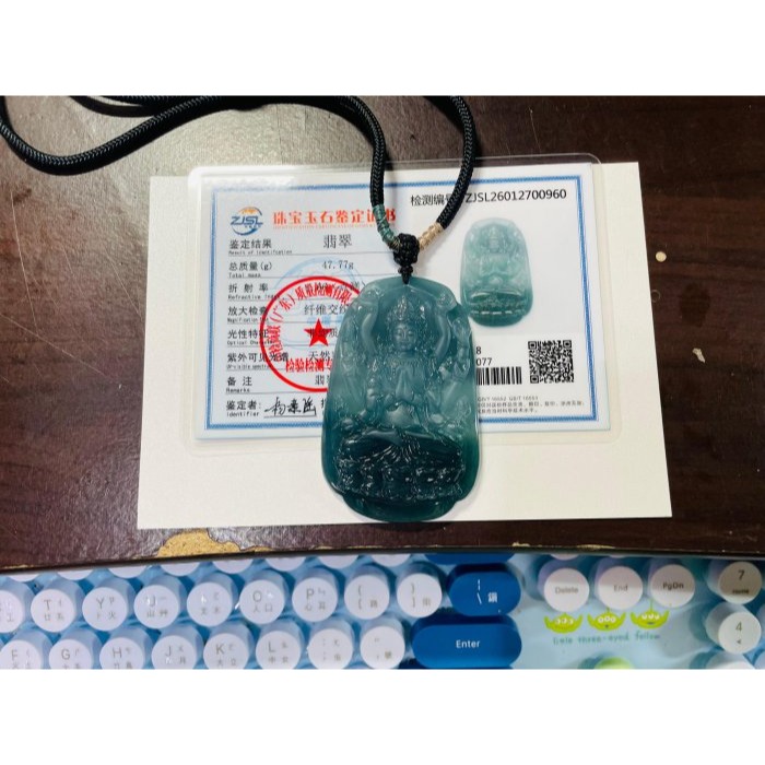 天然A貨翡翠 高冰危綠雙色精雕千手觀音翡翠佛牌 滿綠漸層雙色冰種瓜料 磨砂精開慈悲莊嚴法像-細節圖11