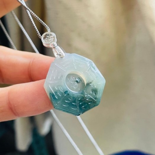 天然A貨緬甸玉 冰藍水雙彩太極小八卦翡翠玉墜 泛光白冰 純色藍水 帶小藍花 晶透起光感 小巧易配戴-細節圖2