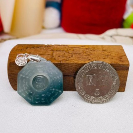 天然A貨緬甸玉 冰藍水雙彩太極小八卦翡翠玉墜 泛光白冰 純色藍水 帶小藍花 晶透起光感 小巧易配戴-細節圖3