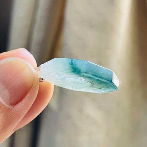 天然A貨緬甸玉 冰藍水雙彩太極小八卦翡翠玉墜 泛光白冰 純色藍水 帶小藍花 晶透起光感 小巧易配戴-細節圖4