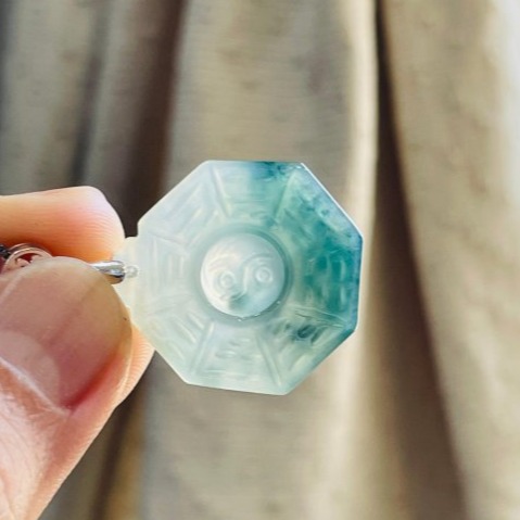 天然A貨緬甸玉 冰藍水雙彩太極小八卦翡翠玉墜 泛光白冰 純色藍水 帶小藍花 晶透起光感 小巧易配戴-細節圖7