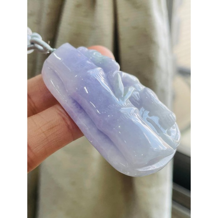 圈粉撿漏~天然A貨翡翠 冰潤亮紫俏綠花手工雕猴彩頭翡翠玉墜 厚庄透光過底茄紫 色艷色不失 幾抹小花點翠-細節圖3