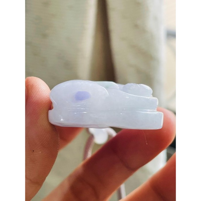 圈粉撿漏~天然A貨翡翠 冰潤亮紫俏綠花手工雕猴彩頭翡翠玉墜 厚庄透光過底茄紫 色艷色不失 幾抹小花點翠-細節圖6