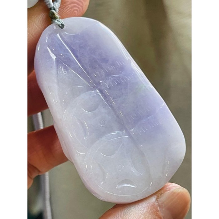 圈粉撿漏~天然A貨翡翠 冰潤亮紫俏綠花手工雕猴彩頭翡翠玉墜 厚庄透光過底茄紫 色艷色不失 幾抹小花點翠-細節圖7