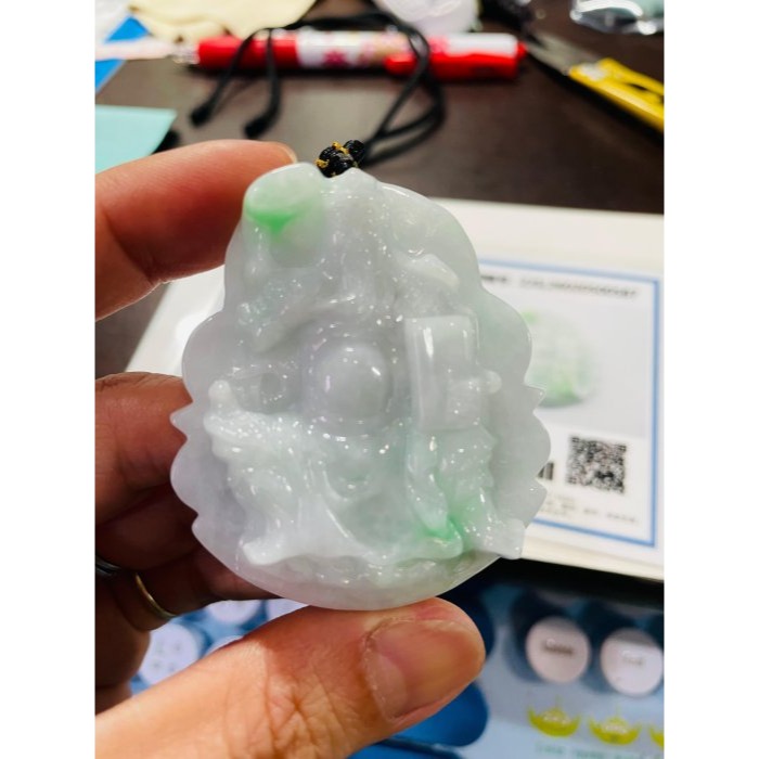 天然A貨緬甸玉 細潤辣色白底青文武關公翡翠玉牌 乾淨底妝 過底陽綠點翠 白綠分明 完美一刀切牌形-細節圖9