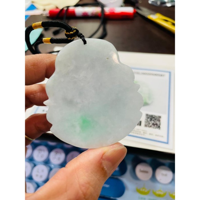 天然A貨緬甸玉 細潤辣色白底青文武關公翡翠玉牌 乾淨底妝 過底陽綠點翠 白綠分明 完美一刀切牌形-細節圖10