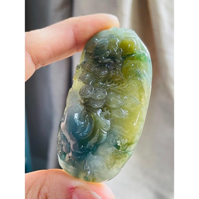 天然A貨緬甸玉 老坑黃加綠手工雕財氣沖天翡翠山水牌 冰膠底妝 茶黃巧發財樹 藍綠俏如意靈芝 油潤透光-細節圖3