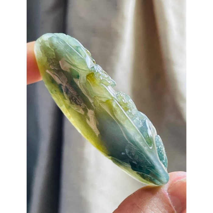 天然A貨緬甸玉 老坑黃加綠手工雕財氣沖天翡翠山水牌 冰膠底妝 茶黃巧發財樹 藍綠俏如意靈芝 油潤透光-細節圖4