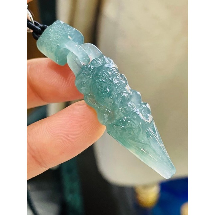 天然A貨翡翠 高冰危綠手工精雕降魔杵翡翠玉墜 高清晶透起光感 獨一無二鎖頭連環扣 護身法器-細節圖2