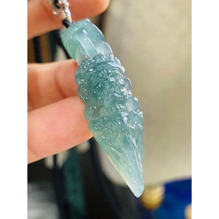 天然A貨翡翠 高冰危綠手工精雕降魔杵翡翠玉墜 高清晶透起光感 獨一無二鎖頭連環扣 護身法器-細節圖3