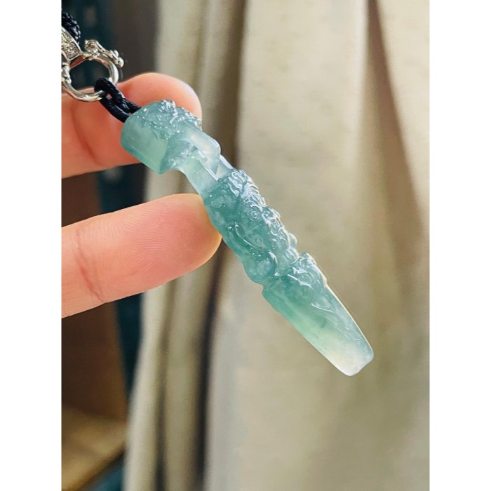 天然A貨翡翠 高冰危綠手工精雕降魔杵翡翠玉墜 高清晶透起光感 獨一無二鎖頭連環扣 護身法器-細節圖5