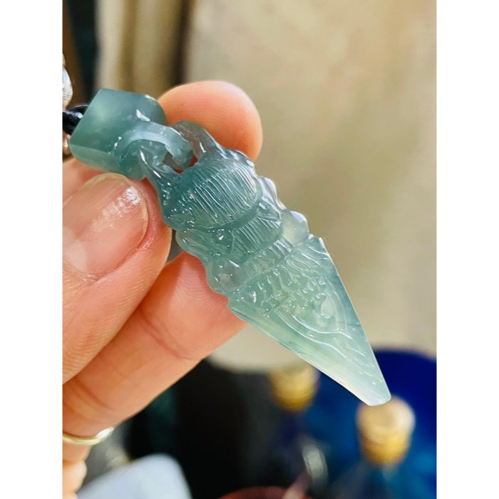 天然A貨翡翠 高冰危綠手工精雕降魔杵翡翠玉墜 高清晶透起光感 獨一無二鎖頭連環扣 護身法器-細節圖6