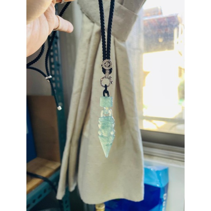 天然A貨翡翠 高冰危綠手工精雕降魔杵翡翠玉墜 高清晶透起光感 獨一無二鎖頭連環扣 護身法器-細節圖8