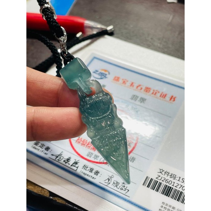 天然A貨翡翠 高冰危綠手工精雕降魔杵翡翠玉墜 高清晶透起光感 獨一無二鎖頭連環扣 護身法器-細節圖10