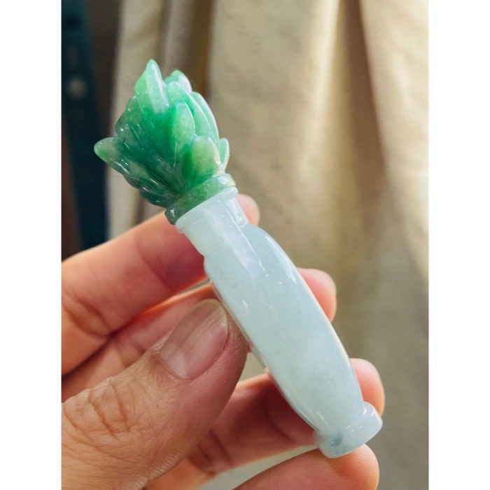 天然A貨緬甸玉 老坑藍綠俏辣綠手工雕永保安康翡翠寶瓶/精油瓶 透光滿綠瓶蓋 冰潤滿色藍綠瓶身 完美契合工藝-細節圖6