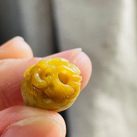 天然A貨緬甸玉 冰潤梨黃漸變手工環繞微雕一條龍翡翠小龍珠 老熟油潤 起冰天然黃漸變三色-細節圖6