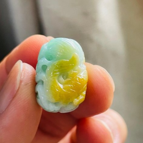 天然A貨緬甸玉 老坑黃加綠三彩手工360度環繞巧雕一條龍翡翠龍珠 金黃包覆果綠 白綠黃色分明鮮亮-細節圖3