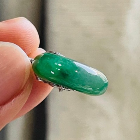 天然A貨緬甸玉 冰膠老坑綠甜甜圈翡翠平安扣 辣綠小胖扣 整顆冰起膠底 滿綠帶幾抹深綠花-細節圖4