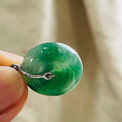 天然A貨緬甸玉 冰膠老坑綠甜甜圈翡翠平安扣 辣綠小胖扣 整顆冰起膠底 滿綠帶幾抹深綠花-細節圖5
