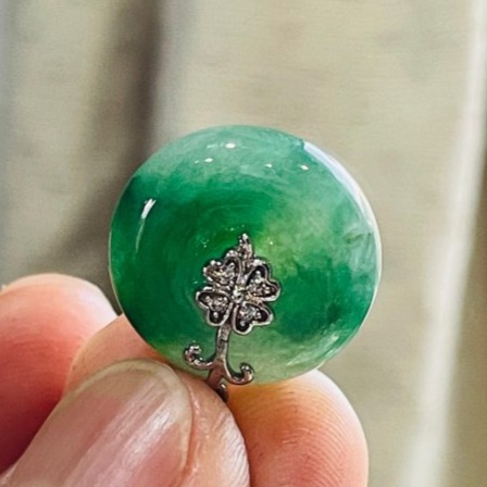 天然A貨緬甸玉 冰膠老坑綠甜甜圈翡翠平安扣 辣綠小胖扣 整顆冰起膠底 滿綠帶幾抹深綠花-細節圖6