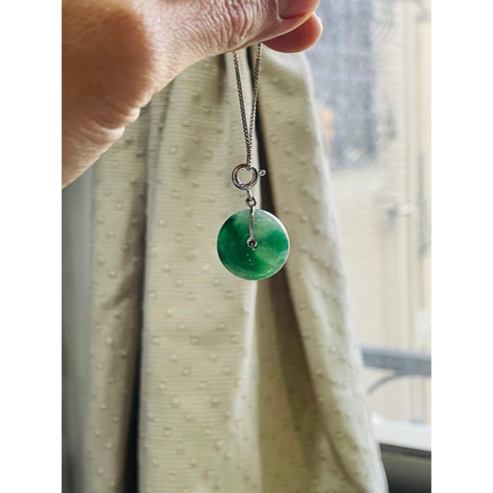 天然A貨緬甸玉 冰膠老坑綠甜甜圈翡翠平安扣 辣綠小胖扣 整顆冰起膠底 滿綠帶幾抹深綠花-細節圖9