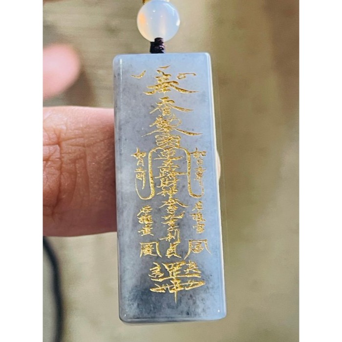 天然A貨緬甸玉 老坑烏雞描金雕工五路財神符翡翠玉墜 全透光冰膠底庄 清晰刻字精緻燙金描畫-細節圖2
