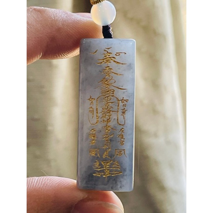 天然A貨緬甸玉 老坑烏雞描金雕工五路財神符翡翠玉墜 全透光冰膠底庄 清晰刻字精緻燙金描畫-細節圖5