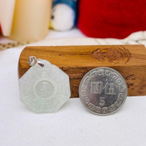 天然A貨緬甸玉 冰潤梨黃太極小八卦翡翠玉墜 起冰雪梨黃滿底色 底庄乾淨色滿勻稱 輕巧配戴無壓力-細節圖2