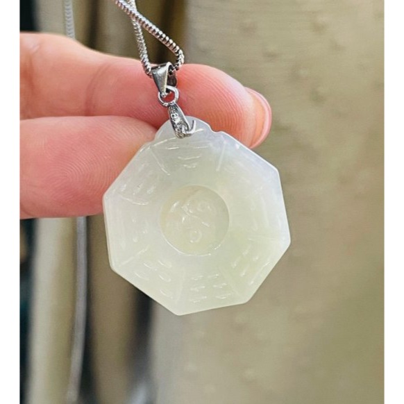 天然A貨緬甸玉 冰潤梨黃太極小八卦翡翠玉墜 起冰雪梨黃滿底色 底庄乾淨色滿勻稱 輕巧配戴無壓力-細節圖3