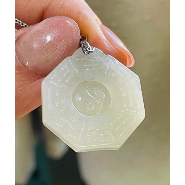 天然A貨緬甸玉 冰潤梨黃太極小八卦翡翠玉墜 起冰雪梨黃滿底色 底庄乾淨色滿勻稱 輕巧配戴無壓力-細節圖4