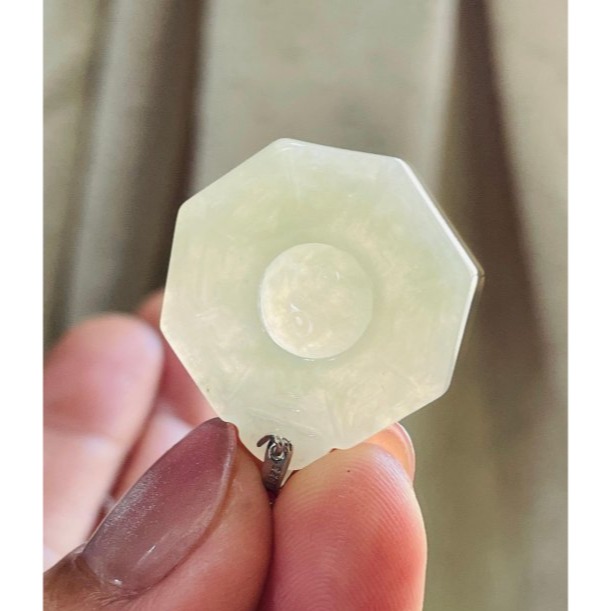 天然A貨緬甸玉 冰潤梨黃太極小八卦翡翠玉墜 起冰雪梨黃滿底色 底庄乾淨色滿勻稱 輕巧配戴無壓力-細節圖7