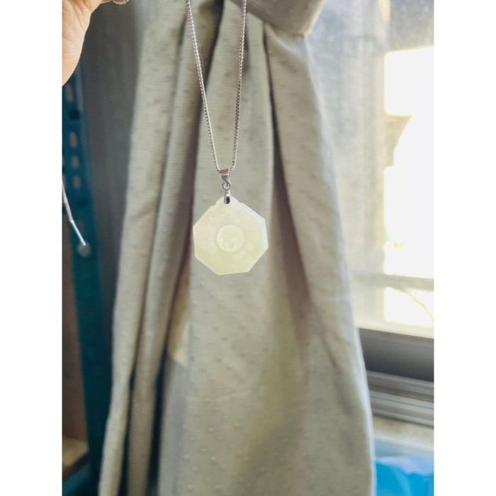 天然A貨緬甸玉 冰潤梨黃太極小八卦翡翠玉墜 起冰雪梨黃滿底色 底庄乾淨色滿勻稱 輕巧配戴無壓力-細節圖8