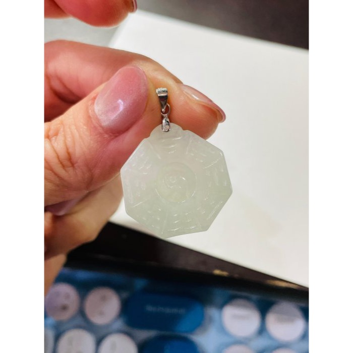 天然A貨緬甸玉 冰潤梨黃太極小八卦翡翠玉墜 起冰雪梨黃滿底色 底庄乾淨色滿勻稱 輕巧配戴無壓力-細節圖9
