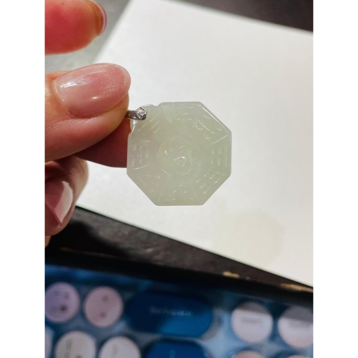 天然A貨緬甸玉 冰潤梨黃太極小八卦翡翠玉墜 起冰雪梨黃滿底色 底庄乾淨色滿勻稱 輕巧配戴無壓力-細節圖10