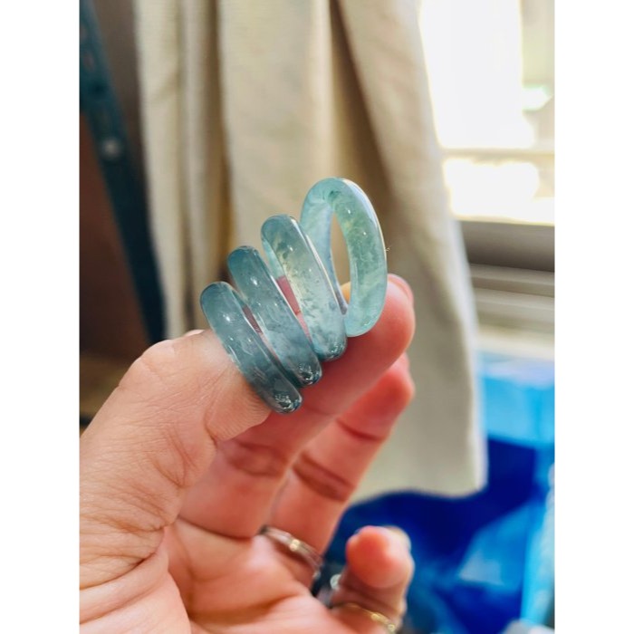 天然A貨翡翠 冰種危藍素面無雕翡翠玉戒 18.2mm 冰種藍水瓜料 晶透色滿 種水色一致 完美戒-細節圖2