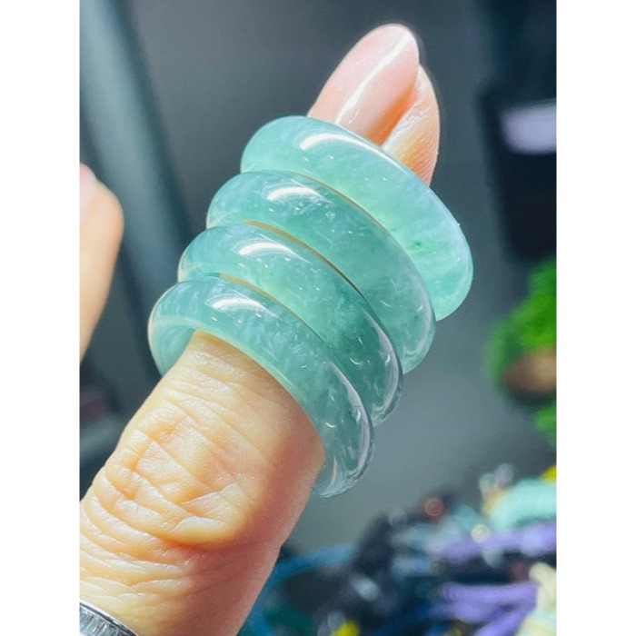 天然A貨翡翠 冰種危藍素面無雕翡翠玉戒 18.2mm 冰種藍水瓜料 晶透色滿 種水色一致 完美戒-細節圖9