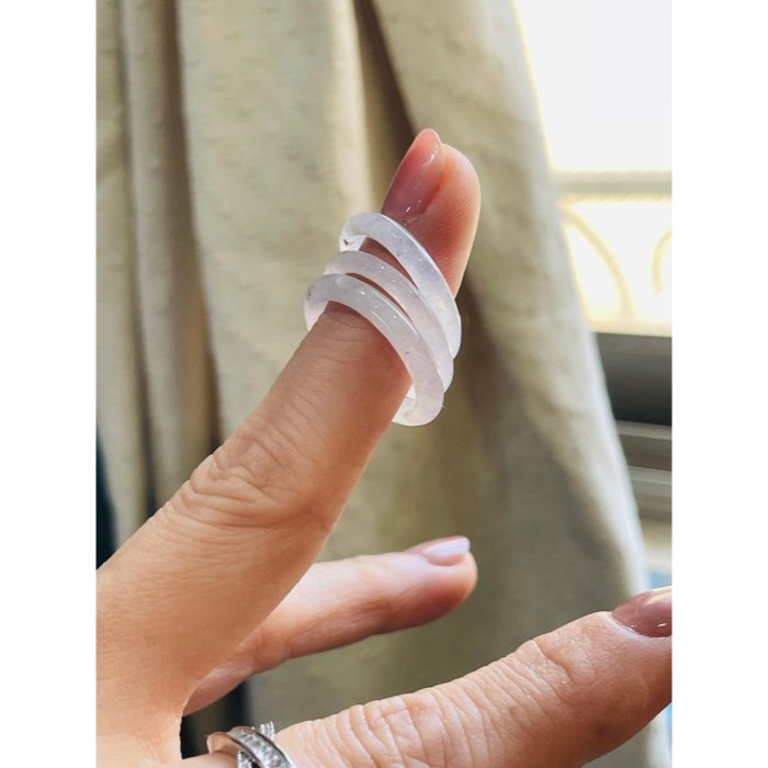 天然A貨緬甸玉 泛光 白冰帶烏雞素面無雕翡翠玉戒/三環戒17.1mm 起光感白冰帶芝麻點-細節圖7