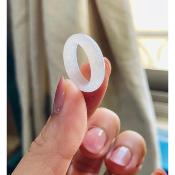 天然A貨緬甸玉  白月光純色素面無雕翡翠玉戒16.8mm 起光感乾淨純色白冰 近6咪漂亮版寬-細節圖3