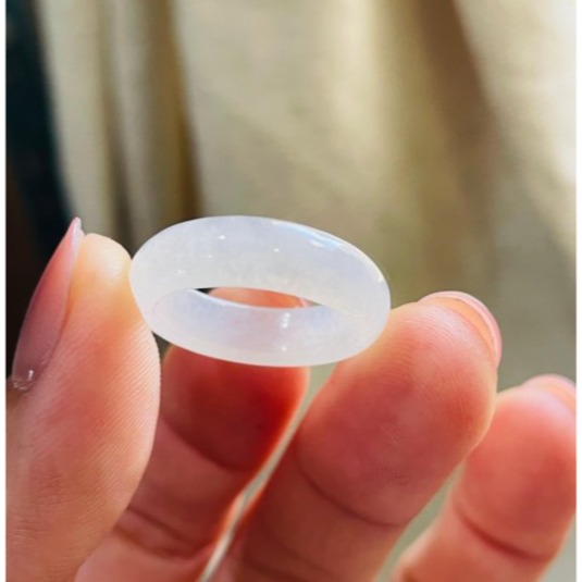 天然A貨緬甸玉  白月光純色素面無雕翡翠玉戒16.8mm 起光感乾淨純色白冰 近6咪漂亮版寬-細節圖4