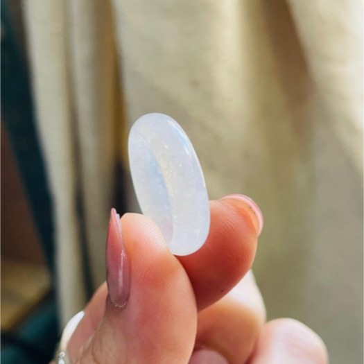 天然A貨緬甸玉  白月光純色素面無雕翡翠玉戒16.8mm 起光感乾淨純色白冰 近6咪漂亮版寬-細節圖5