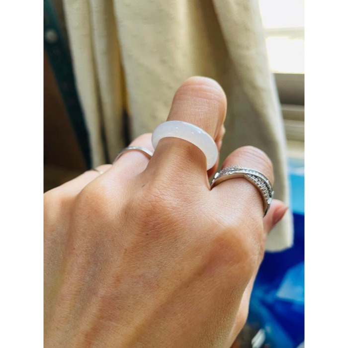 天然A貨緬甸玉  白月光純色素面無雕翡翠玉戒16.8mm 起光感乾淨純色白冰 近6咪漂亮版寬-細節圖8