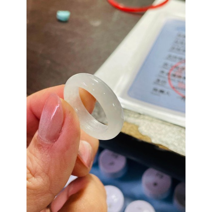 天然A貨緬甸玉  白月光純色素面無雕翡翠玉戒16.8mm 起光感乾淨純色白冰 近6咪漂亮版寬-細節圖10