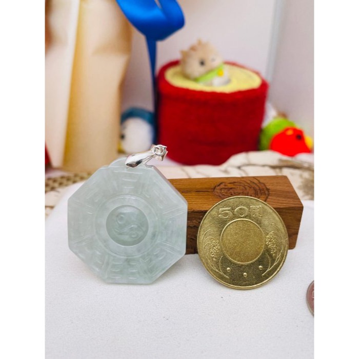 天然A貨緬甸玉 冰晴綠太極八卦翡翠玉墜 起冰滿晴綠底色 色滿勻稱種色一致透手影-細節圖2
