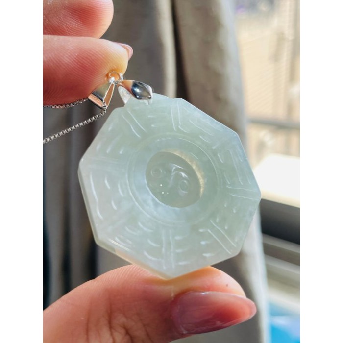 天然A貨緬甸玉 冰晴綠太極八卦翡翠玉墜 起冰滿晴綠底色 色滿勻稱種色一致透手影-細節圖3