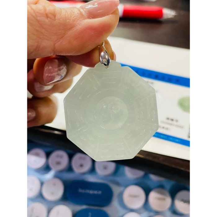 天然A貨緬甸玉 冰晴綠太極八卦翡翠玉墜 起冰滿晴綠底色 色滿勻稱種色一致透手影-細節圖10