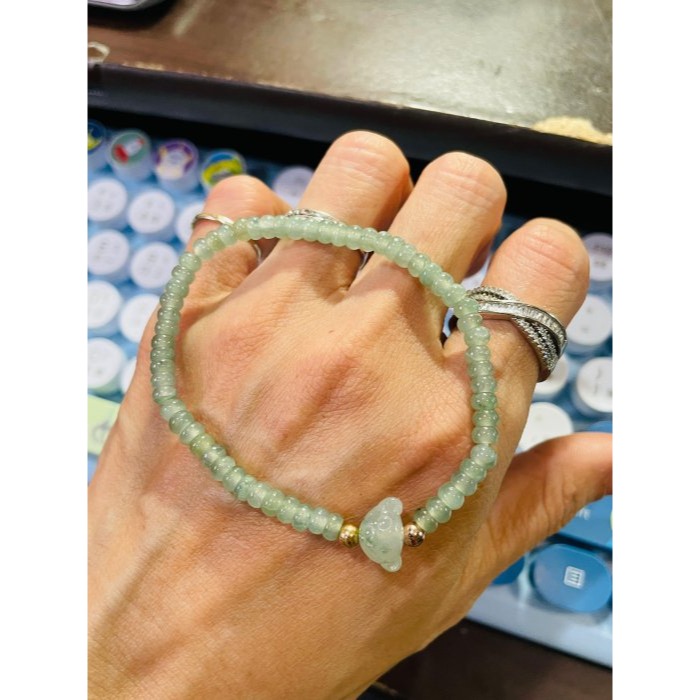 天然A貨緬甸玉 冰玻晴綠4.4mm算盤珠翡翠手串/手鍊17cm手圍 透繩滿色冰晴 搭冰飄花小熊頂珠 完美度90%-細節圖10
